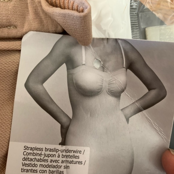 The body wrap shape wear strapless underwire slip with removable strap small NWT - Picture 3 of 6